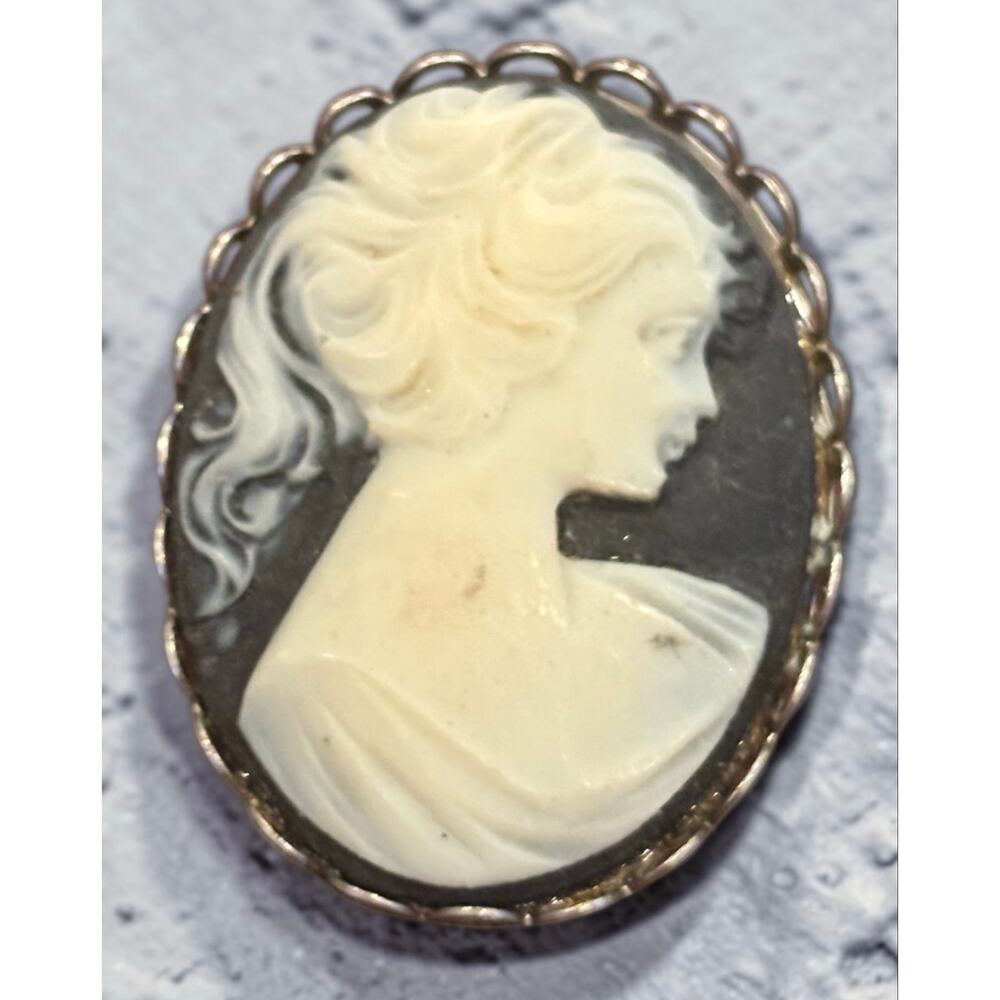 Cameo Portrait Brooch Cream & Gray Glass Victorian Revival Gold Tone 1950s